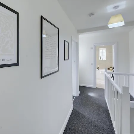 Brewery Loft - 3 Bedroom Bright Spacious Apartment In The Centre Of Town, Wifi, Netflix Cirencester Exterior photo