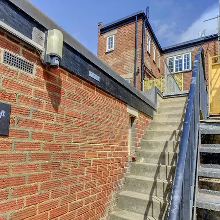 Brewery Loft - 3 Bedroom Bright Spacious Apartment In The Centre Of Town, Wifi, Netflix Cirencester Exterior photo