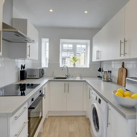 Brewery Loft - 3 Bedroom Bright Spacious Apartment In The Centre Of Town, Wifi, Netflix Cirencester Exterior photo
