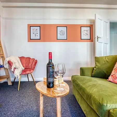 Brewery Loft - 3 Bedroom Bright Spacious Apartment In The Centre Of Town, Wifi, Netflix Cirencester Exterior photo