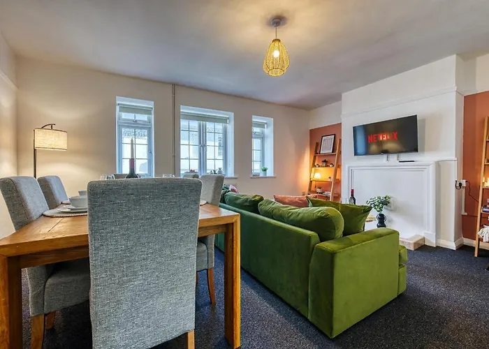 Brewery Loft - 3 Bedroom Bright Spacious Apartment In The Centre Of Town, Wifi, Netflix